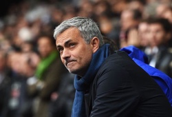 "Man Utd chi tiền cho Chelsea vì Mourinho; ĐT Pháp tiếp tục thiệt quân"