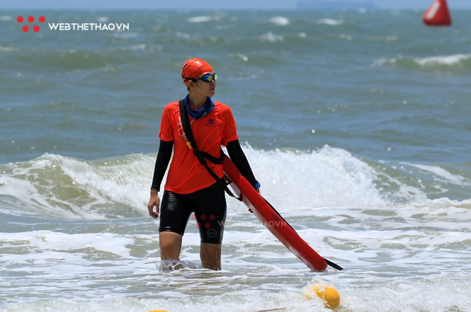 Bơi thử cho VĐV dự TRI-Factor 2021: Sóng to thêm phần thử thách