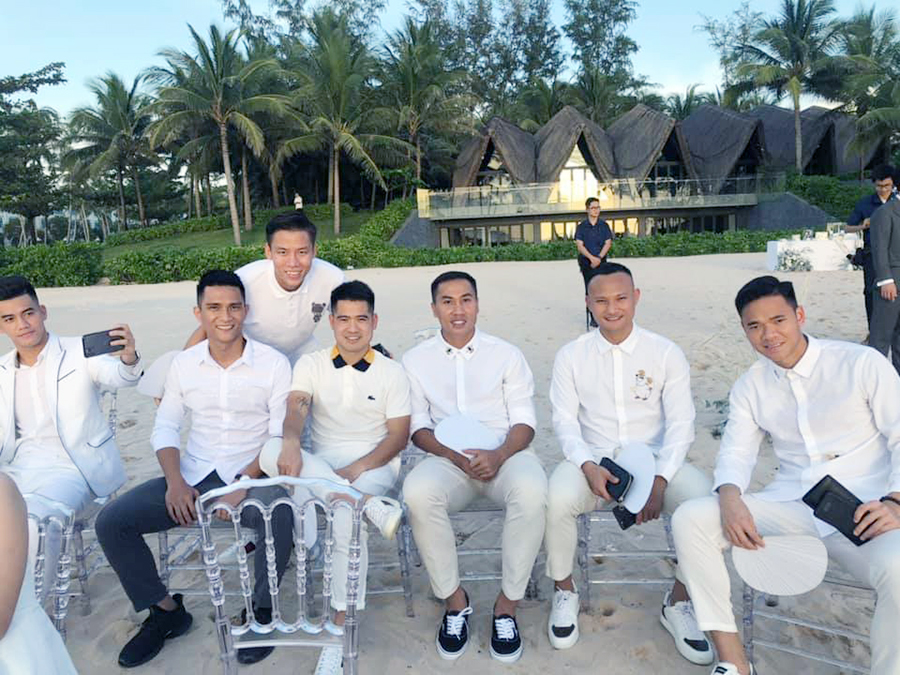 Dàn nam thần bóng đá Việt lên đồ cực chất ngày cưới Công Phượng tại Phú Quốc