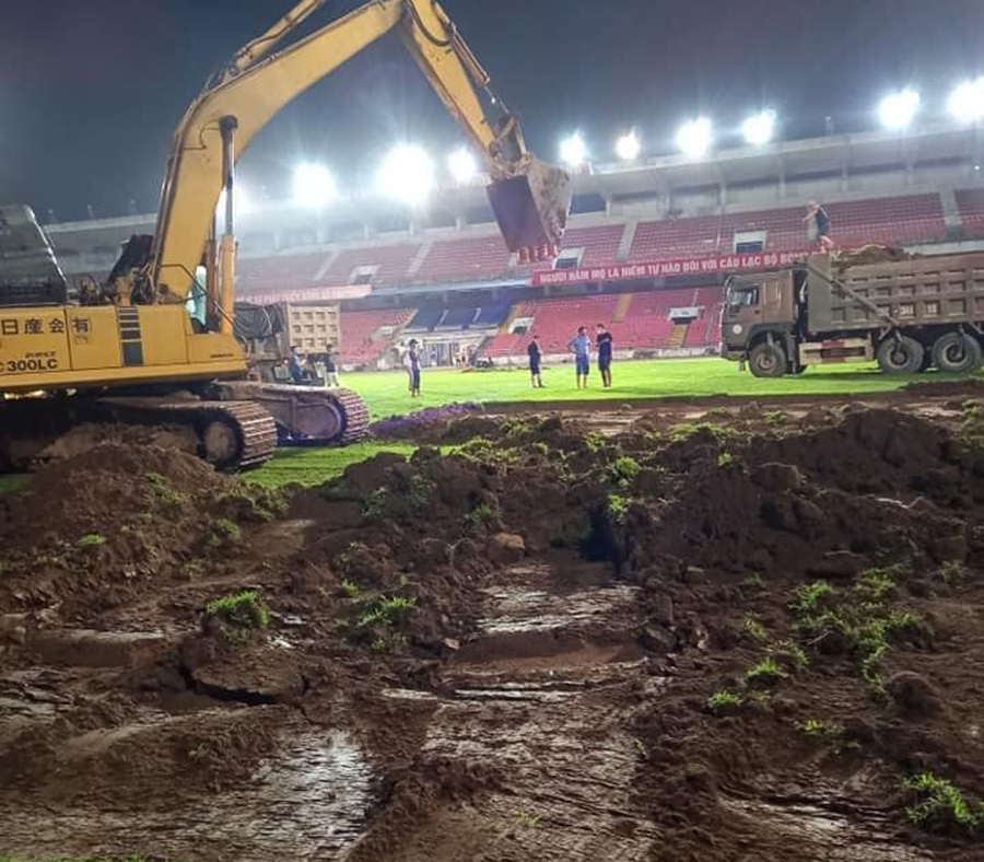 V.League tạm nghỉ, mặt cỏ sân Lạch Tray được làm mới