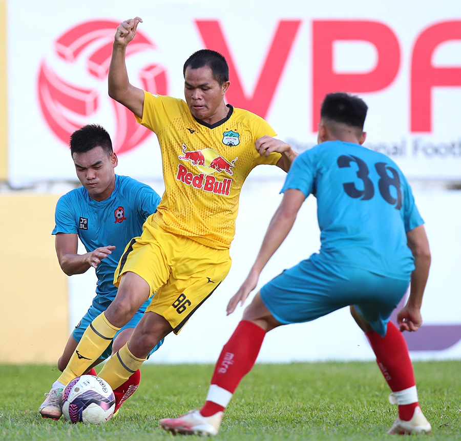 Các CLB bước vào tập luyện, V.League 2021 khi nào trở lại?