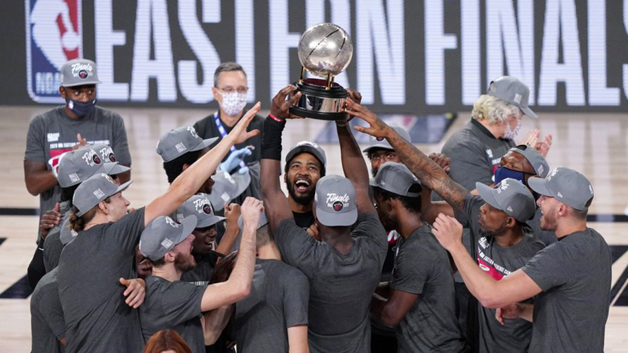 CĐV Miami Heat đi “bão” ngay trong đêm mừng đội nhà trở lại NBA Finals