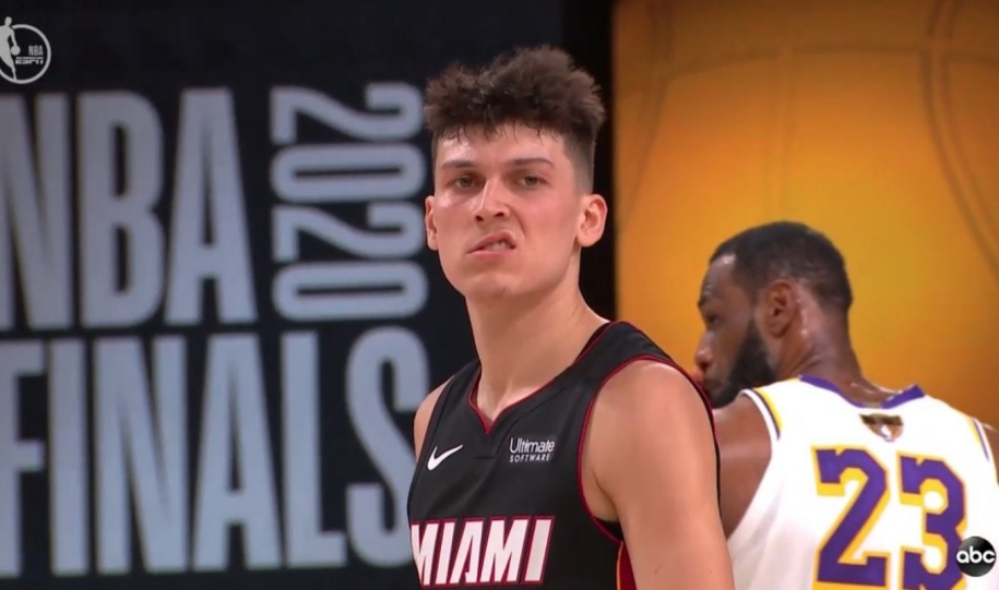 Tyler Herro nói gì về cái nhếch mép ở game 3 gặp Lakers?