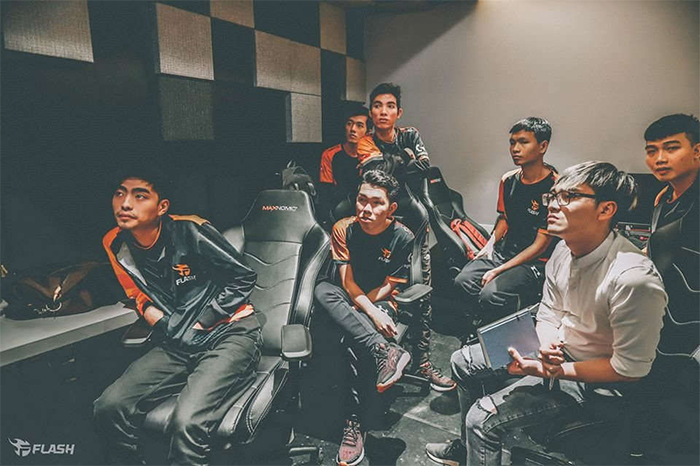 TIn chuyển nhượng LMHT 6/10: Team Flash chia tay 3 thành viên?