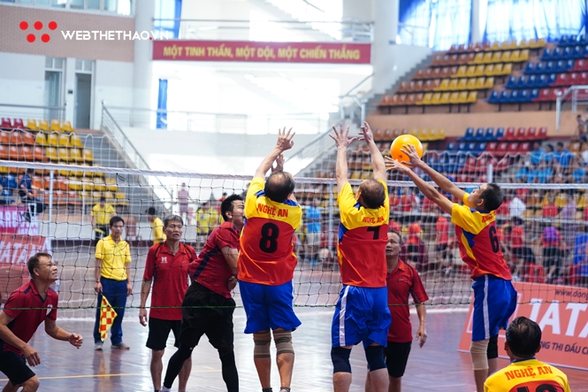 Nghệ An bùng nổ phong trào bóng chuyền hơi
