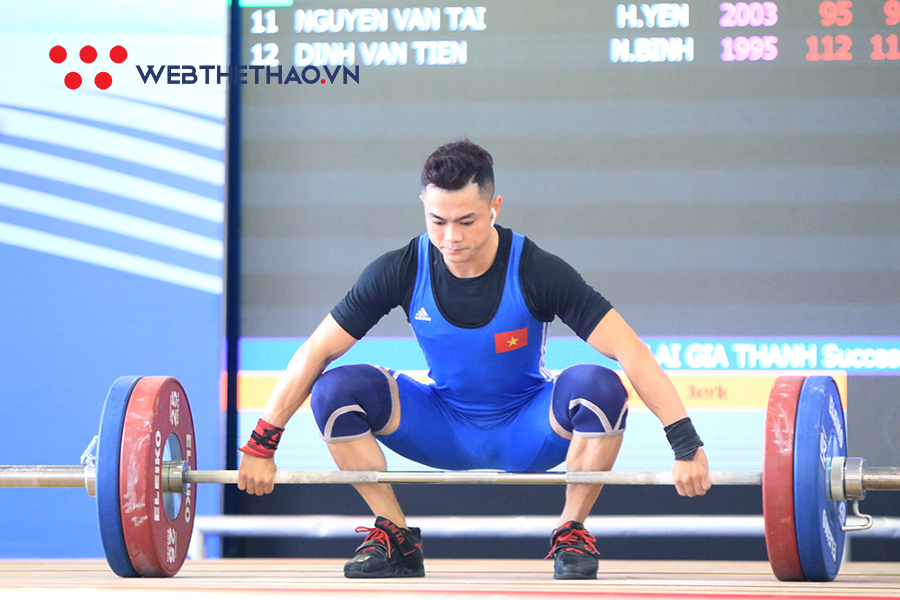 Chùm ảnh: Nhà vô địch SEA Games Lại Gia Thành hút hồn chị em, không cần phong cách đeo phone