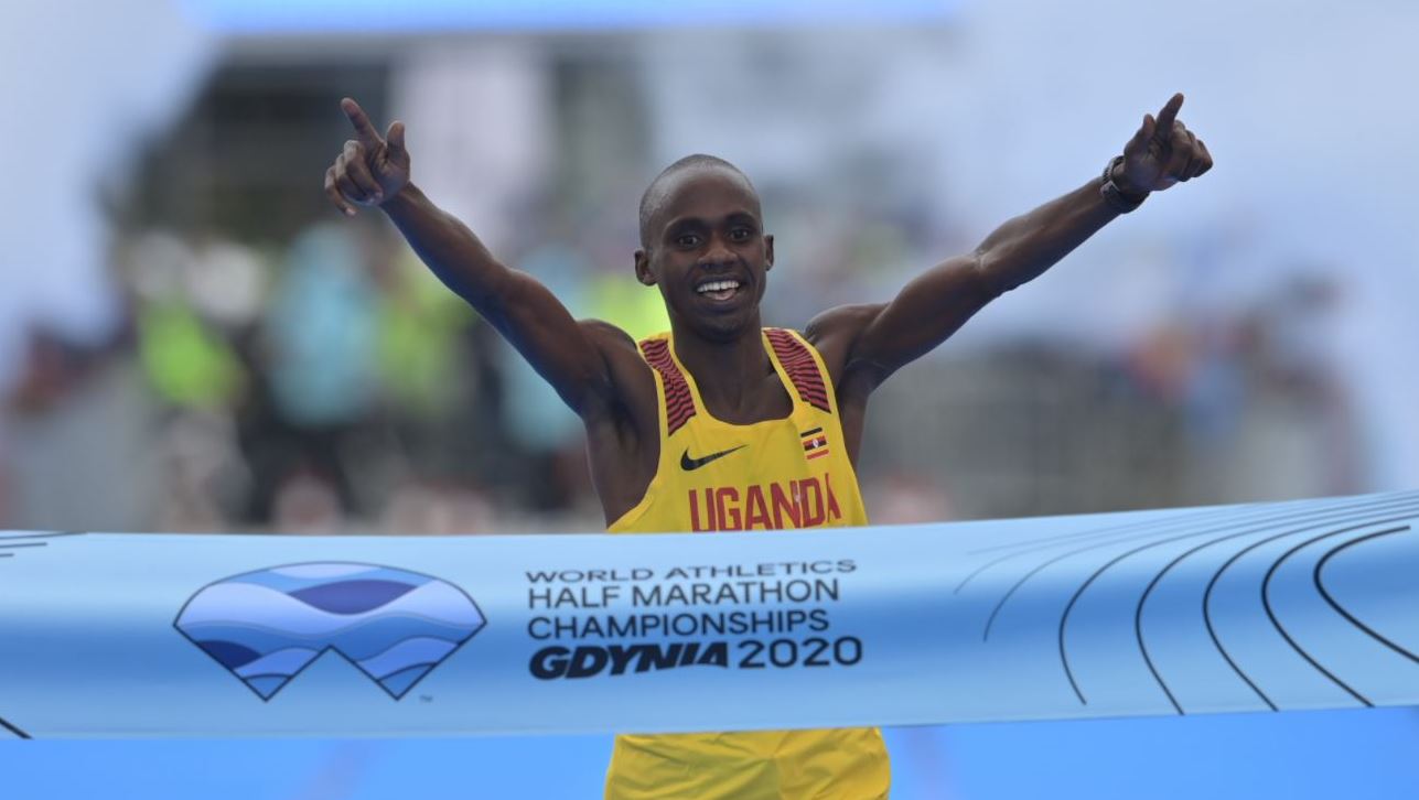 Chàng trai 19 tuổi gây sốc với chức vô địch bán marathon thế giới đầu tiên sau 28 năm cho Uganda Chàng trai 19 tuổi gây sốc với chức vô địch bán marathon thế giới đầu tiên sau 28 năm cho Uganda