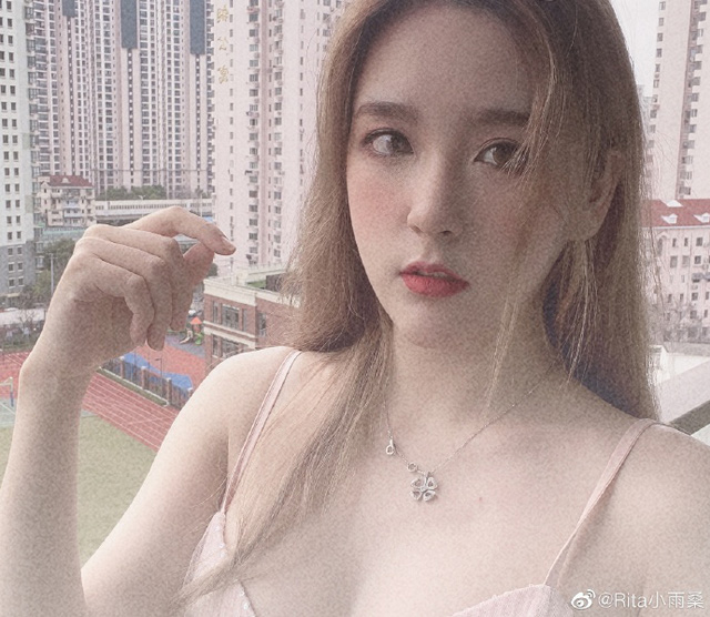 Nữ caster LPL tiết lộ bị nợ lương suốt một năm trời