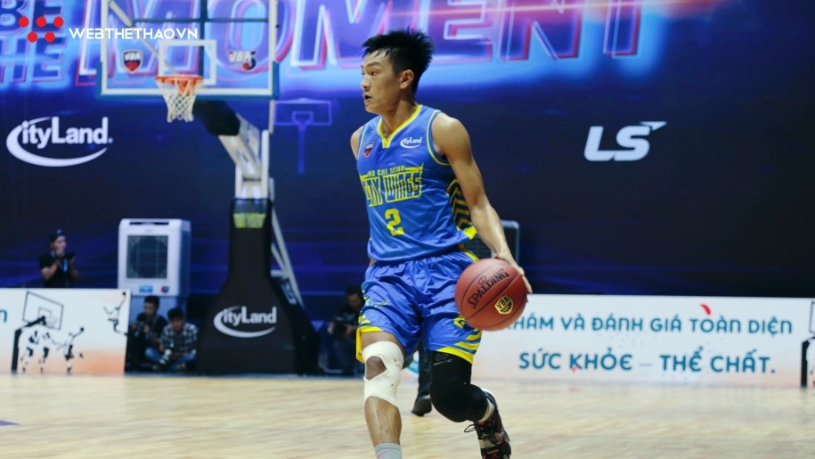 Clip: Võ Huy Hoàn tạo nên một trong những cú Buzzer-Beater đẹp nhất lịch sử VBA