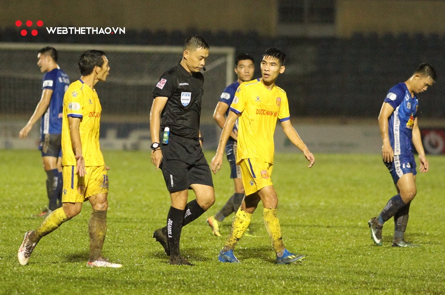 Ai đang thao túng bóng đá Việt Nam?