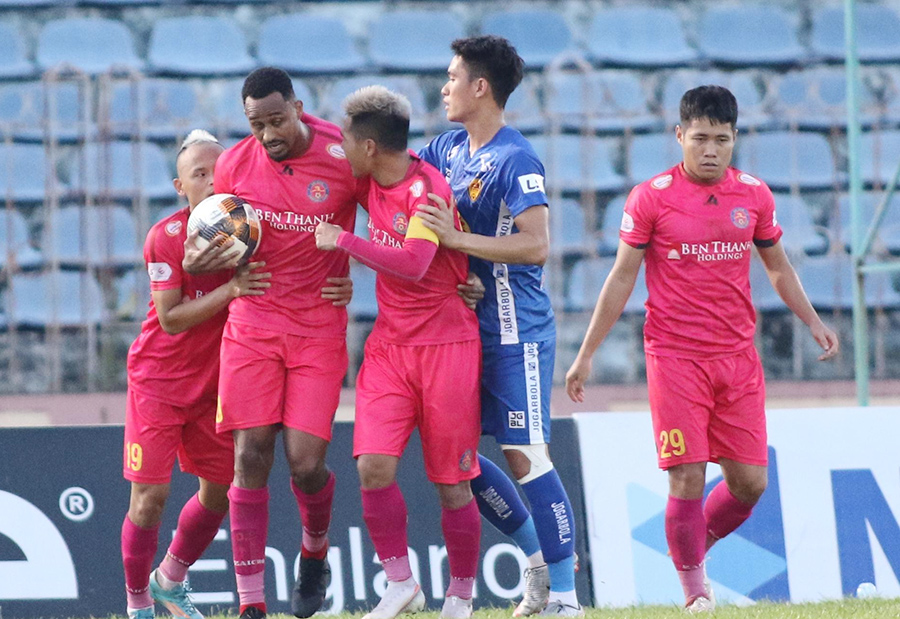 Đánh bại HAGL, Sài Gòn FC bám sát Hà Nội FC cùng Viettel trong cuộc đua vô địch