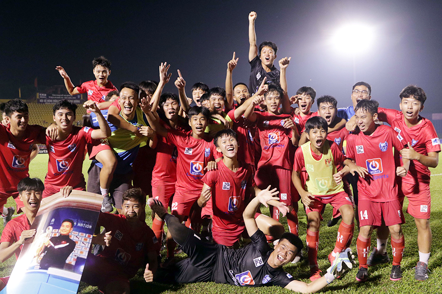 Chùm ảnh U15 PVF vỡ òa cảm xúc đăng quang vô địch VCK U15 Quốc gia 2020