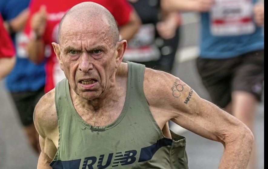 Ông già phá kỷ lục thế giới marathon trên 60 tuổi, nhanh hơn nhóm giành huy chương SEA Games Ông già phá kỷ lục thế giới marathon trên 60 tuổi, nhanh hơn nhóm giành huy chương SEA Games