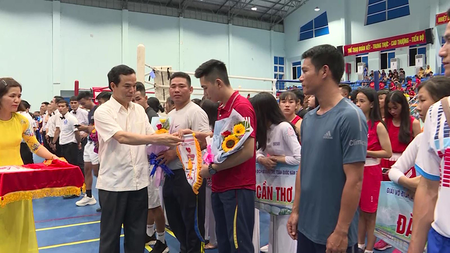 Xe bọc thép đưa trọng tài giải Vô địch Boxing trẻ QG 2020 vào viện