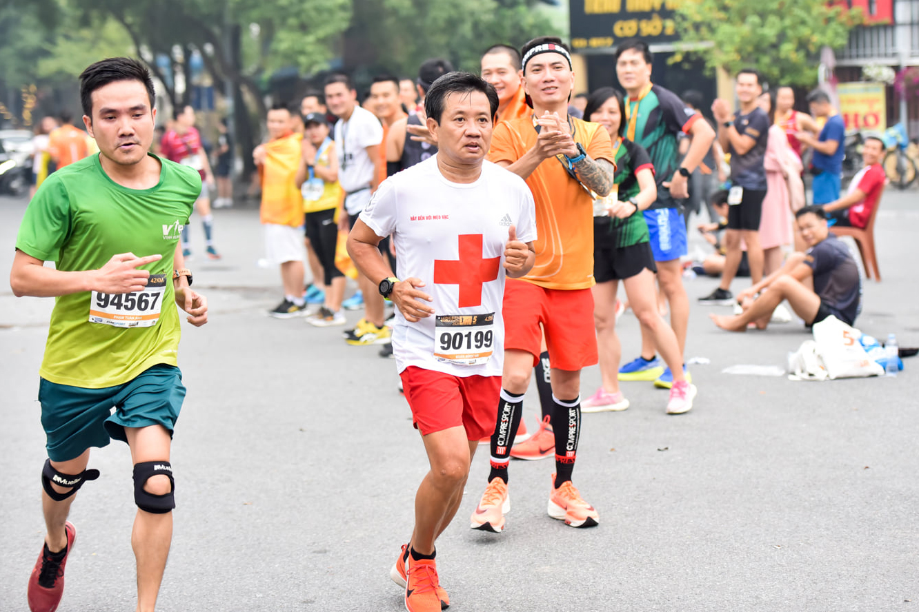 Ông Đoàn Ngọc Hải lần đầu chinh phục marathon dưới 5 giờ Ông Đoàn Ngọc Hải lần đầu chinh phục marathon dưới 5 giờ