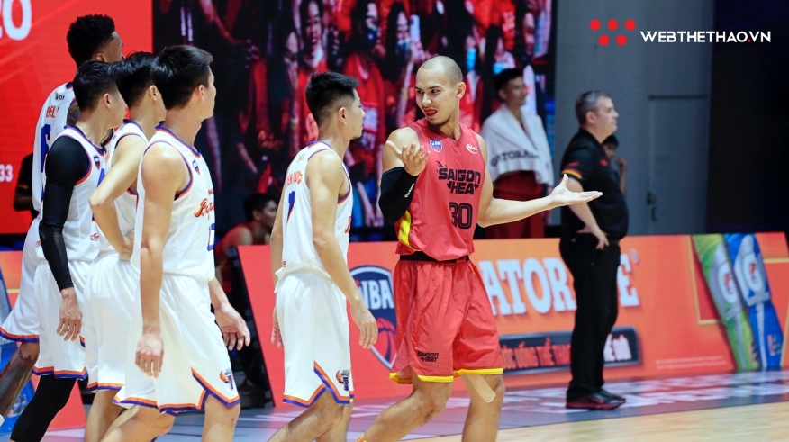 Điệp viên Tim Waale khiến các cầu thủ Hanoi Buffaloes chết lặng!