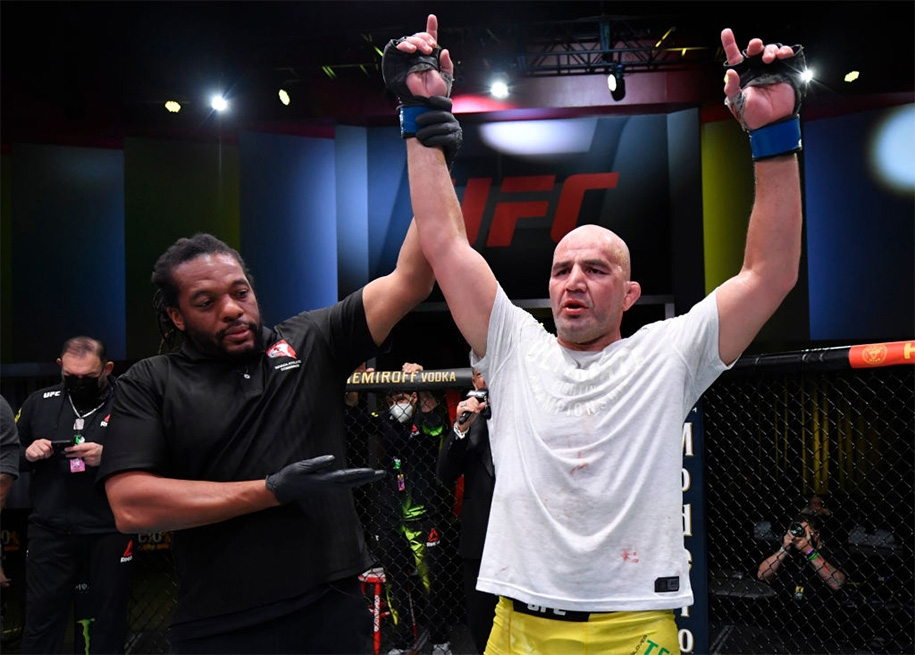 Dana White ngỏ ý ‘mở đường’ Glover Teixeira tranh đai sau màn thể hiện xuất sắc