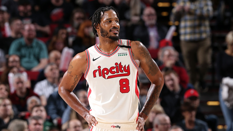 Cầu thủ kỳ cựu Trevor Ariza lập kỷ lục chuyển nhượng không biết vui hay buồn tại NBA