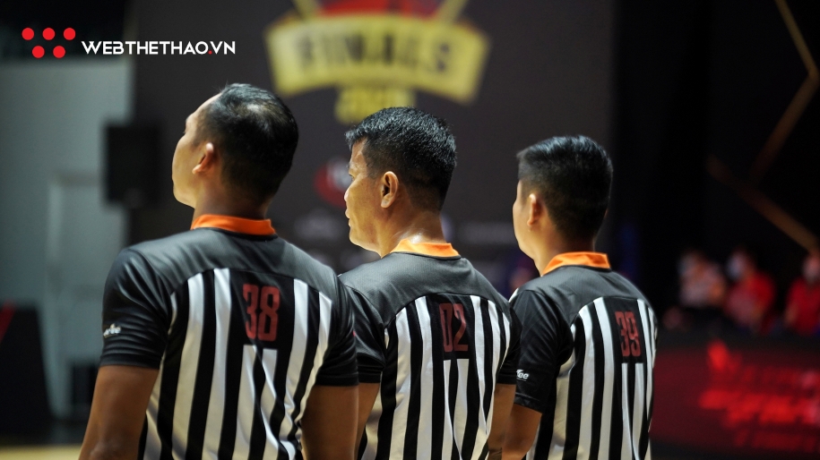 Trọng tài mắc sai sót ở game 2 VBA Finals