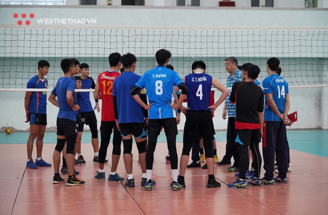 Tập trung gần nửa tháng, Đội tuyển bóng chuyền nam vẫn... chưa có đồng phục