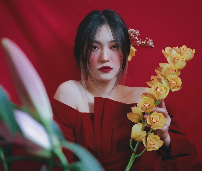 Ngọc nữ Trần Việt Hương đẹp ma mị dưới góc máy Thanh Hương