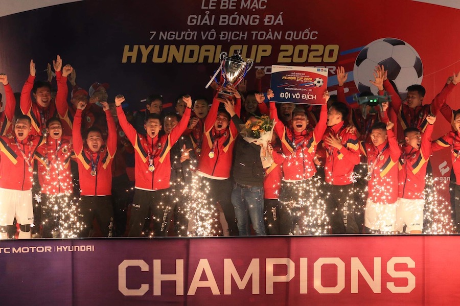 Bế mạc HPL-S8: Du Lịch lần đầu l&ecirc;n ng&ocirc;i v&ocirc; địch