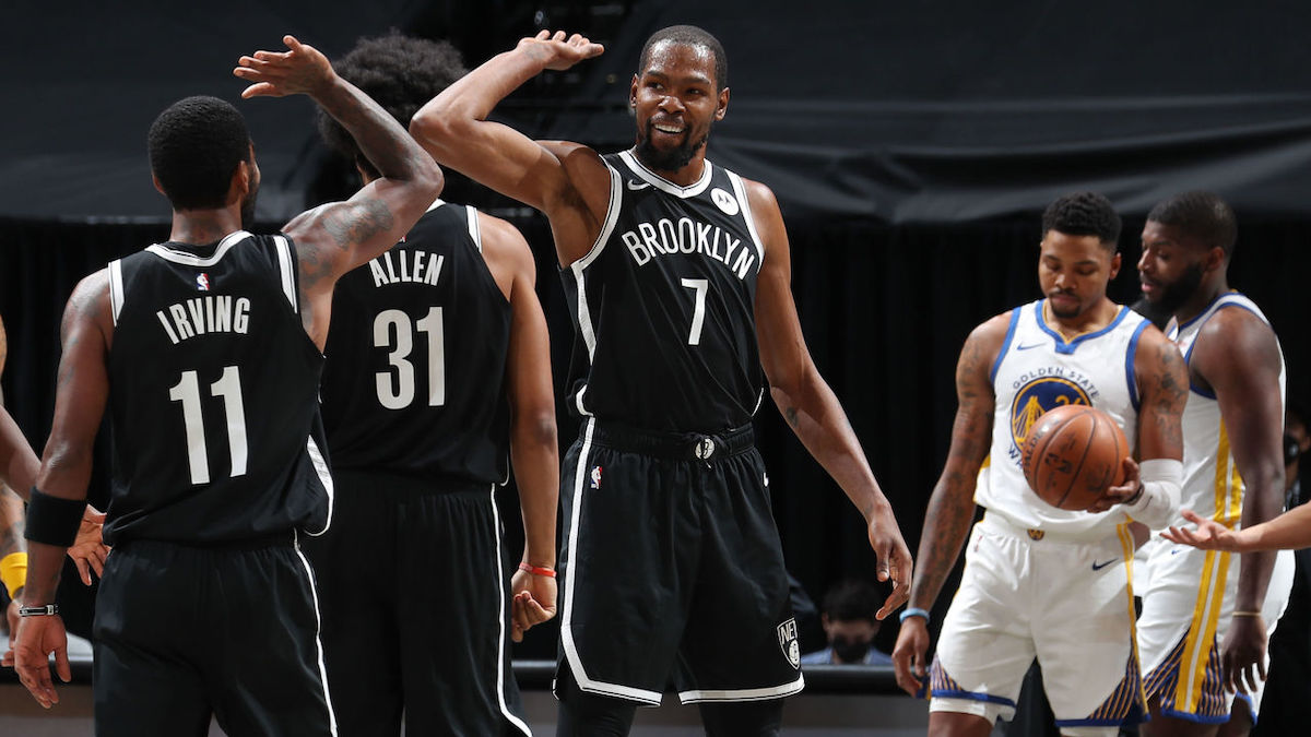 Kevin Durant bắt tay Kyrie Irving toả sáng, Brooklyn Nets đè bẹp GSW