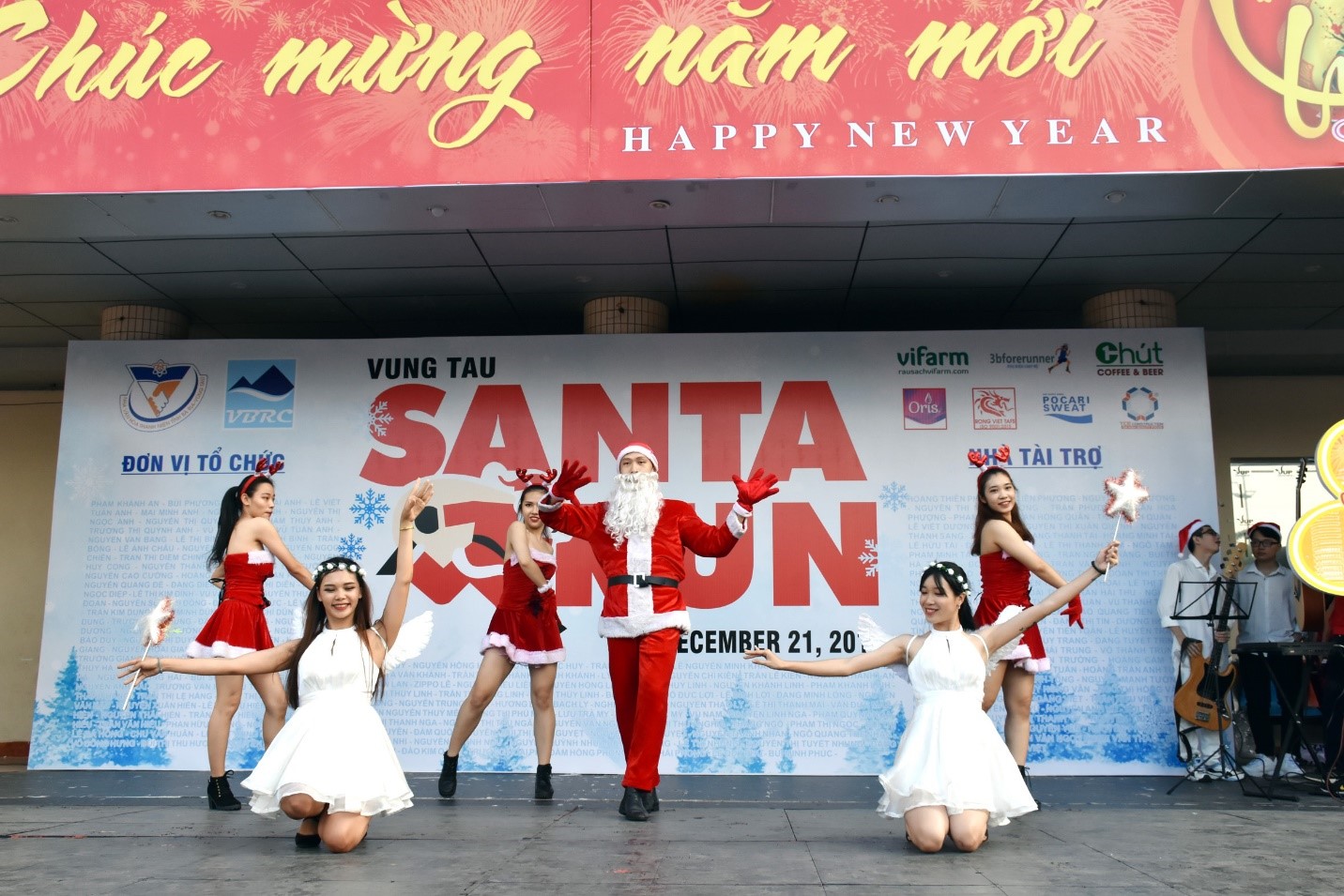 Những cuộc thi “Ông già Noel chạy” thú vị nhất thế giới dịp Giáng sinh
