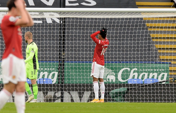 Huyền thoại MU sốc với pha bỏ lỡ khó tin của Rashford
