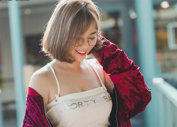 MisThy văng tục trên livestream khi đọc bình luận "kém duyên"