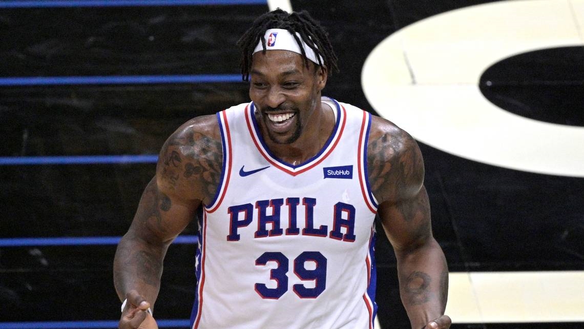 Video: Ben Simmons và Dwight Howard cùng ném 3 điểm trong 1 trận đấu