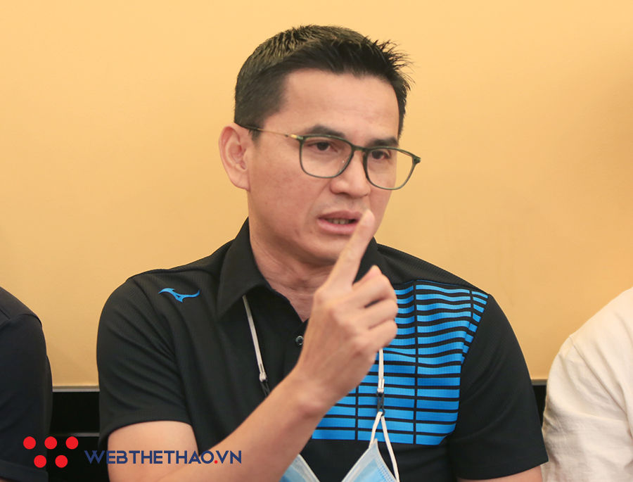 HLV Kiatisuk: Tôi không chê bóng đá Việt Nam kém phát triển hơn Thái Lan
