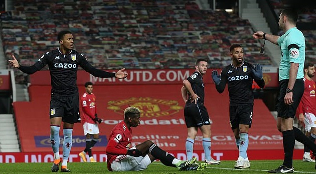 Pogba bị cáo buộc ăn vạ để kiếm phạt đền cho MU