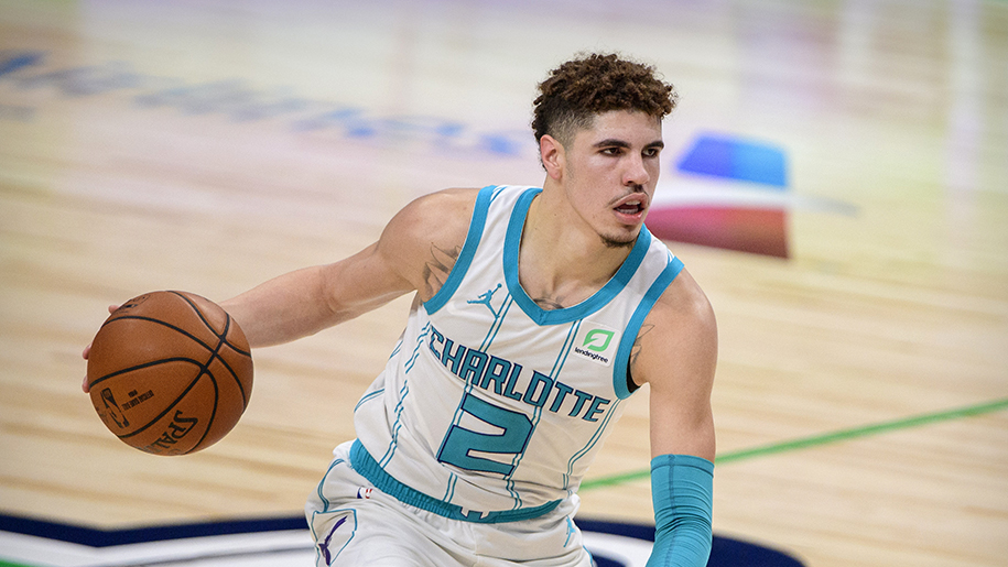 LaMelo Ball tiếp tục chơi tốt: Đã đến lúc lên đội hình xuất phát?