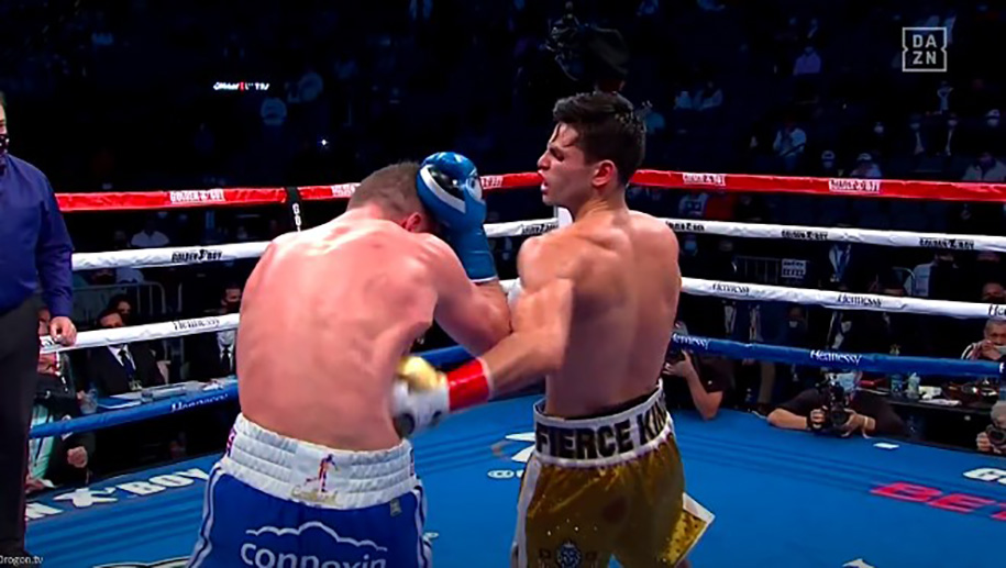 Kết quả Quyền Anh: Ryan Garcia hạ gục Luke Campbell với cú "moi bụng" thương hiệu