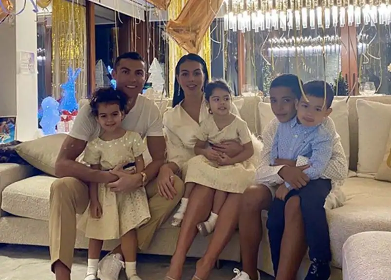Ronaldo đạt cột mốc ấn tượng trên mạng xã hội vào năm mới