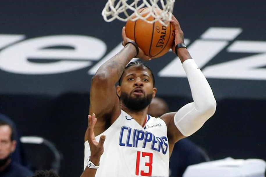 Paul George rực sáng, tranh thủ cà khịa Booker rồi cắt chuỗi bất bại của Phoenix Suns