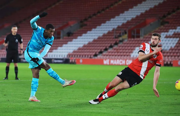 Liverpool bị từ chối phạt đền gây tranh cãi trước Southampton