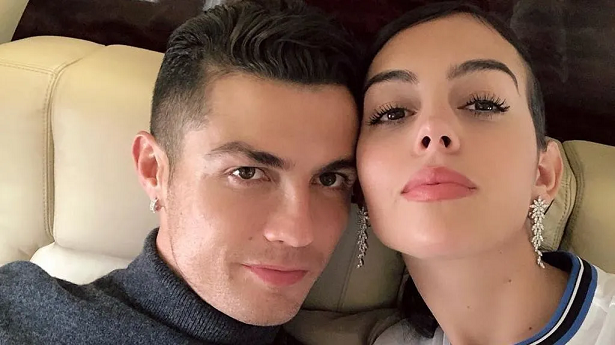 Phòng khách nhà Ronaldo gây choáng ngợp về mức độ sang trọng