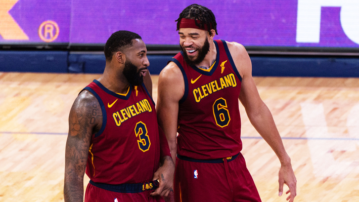 Xem ngay: Pha bóng tấu hài đỉnh cao của Andre Drummond khiến đồng đội bất lực