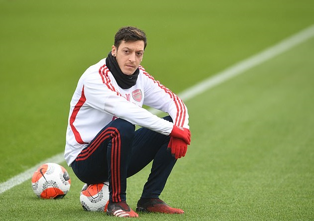 Tin bóng đá hôm nay mới nhất 9/1: Arsenal đàm phán "tiễn" Ozil