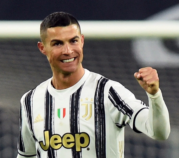 Cristiano Ronaldo bỏ xa Messi để thống trị mạng xã hội