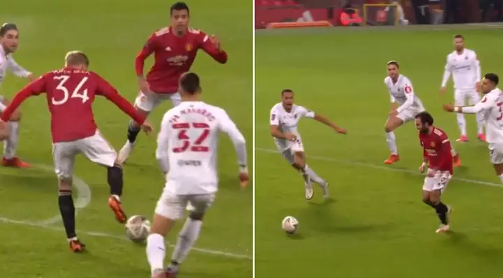 CĐV MU phấn khích với pha xử lý của Van de Beek khi thắng Watford