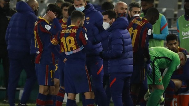 CĐV Barca phấn khích khi Messi làm thay vai trò của HLV Koeman