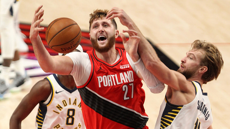 Trung phong đen đủi của Portland gãy xương cổ tay, Blazers gặp khó