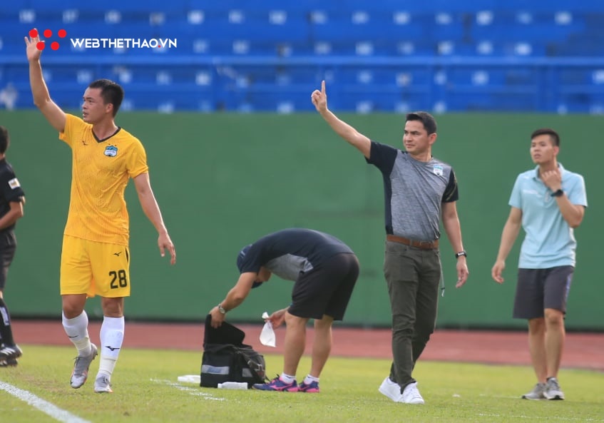 Sau một thập kỷ, Kiatisuk chào sân V.League