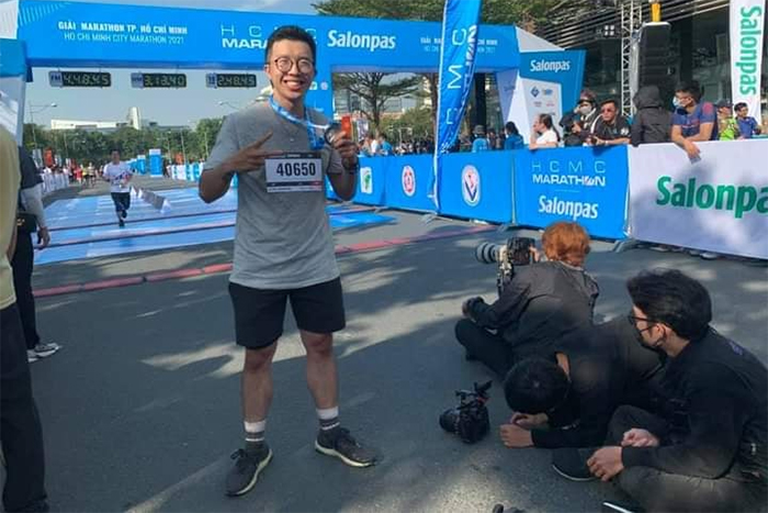 Warzone hoàn tất đường chạy 42 km của Marathon HCMC Salonpas 2021