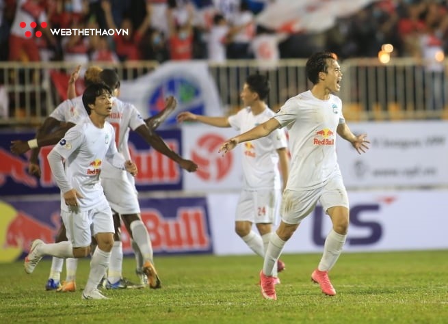 Đá hơn người, HAGL có chiến thắng đầu tiên ở V.League 2021