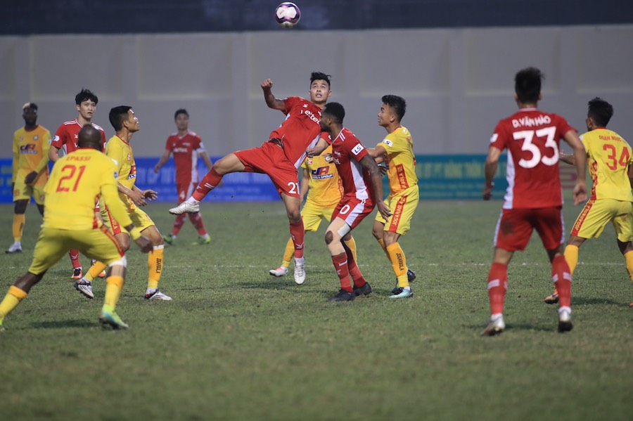 Đức Chiến đứt dây chằng gối, nghỉ hết mùa giải 2021