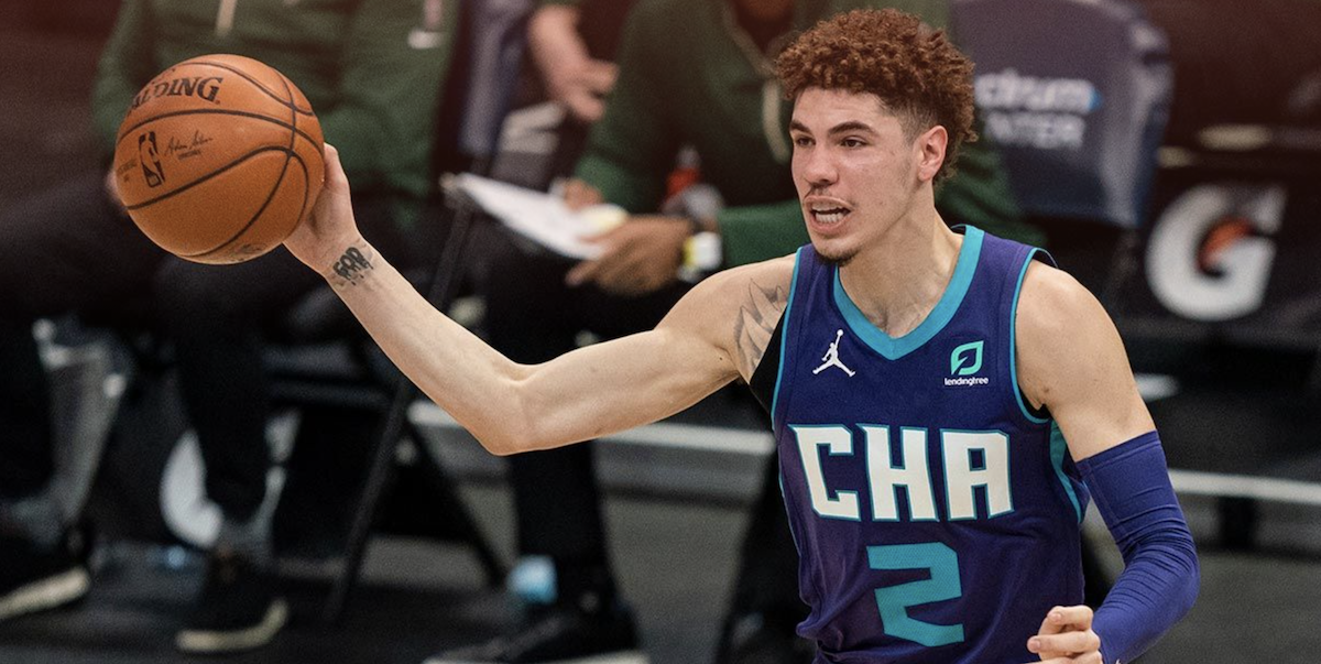 Nhận muối từ tay anh trai, LaMelo Ball sát thêm vào vết thương của Antetokounmpo